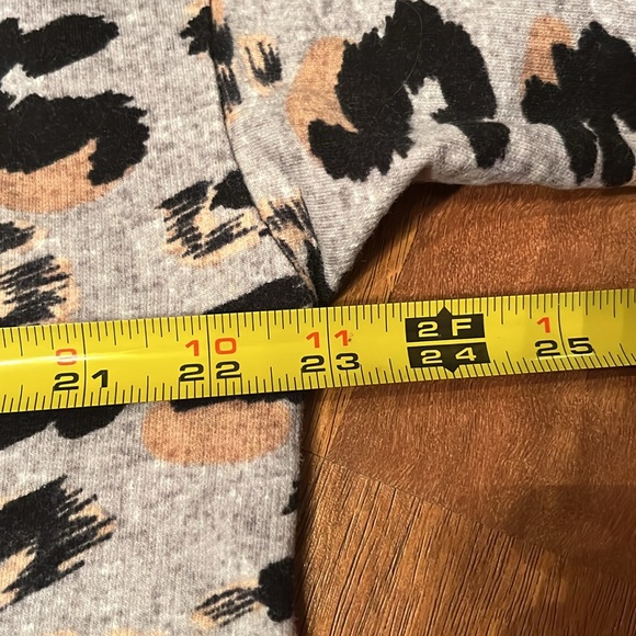 Like new Secret Treasures animal print sweatshirt - Picture 7 of 11